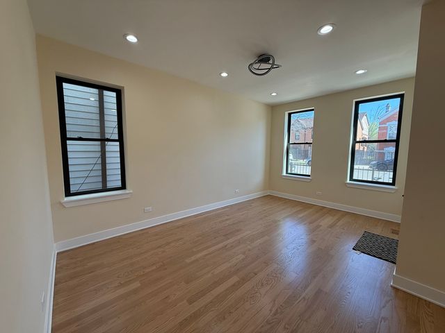 2124 W 18th Place 1, Chicago, IL 60608