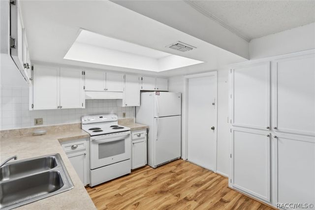 1240 N Van Nortwick Road, Lecanto, FL 34461
