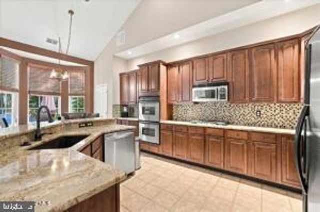 21 HEADWATERS PL, Barnegat, NJ 08005