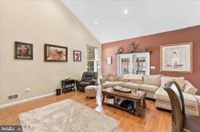 21 HEADWATERS PL, Barnegat, NJ 08005