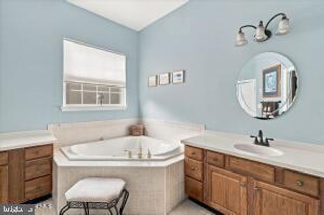 21 HEADWATERS PL, Barnegat, NJ 08005