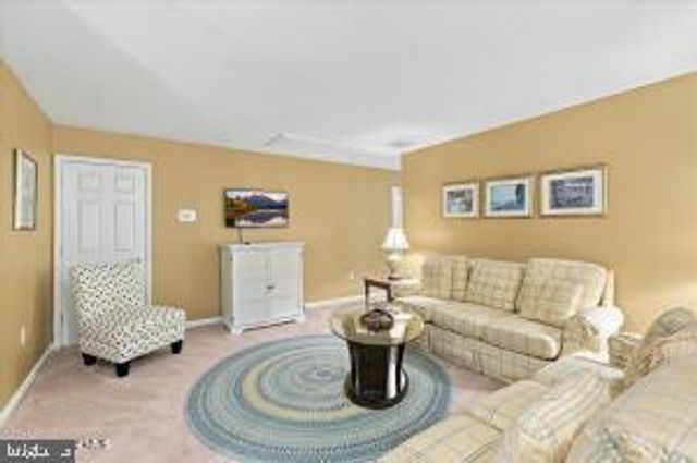 21 HEADWATERS PL, Barnegat, NJ 08005