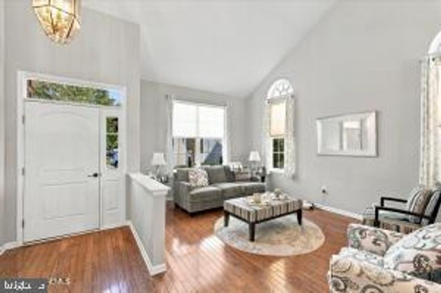 21 HEADWATERS PL, Barnegat, NJ 08005