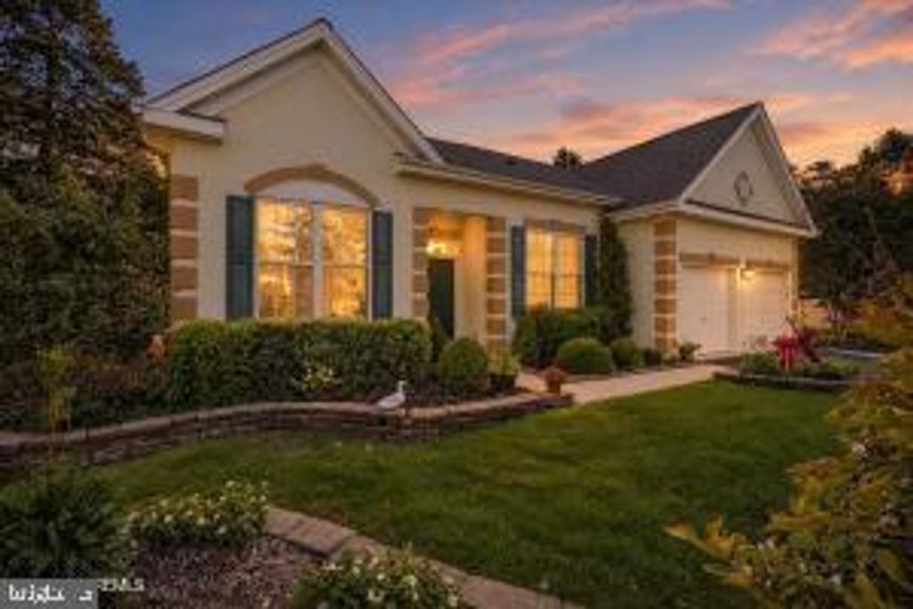 21 HEADWATERS PL, Barnegat, NJ 08005