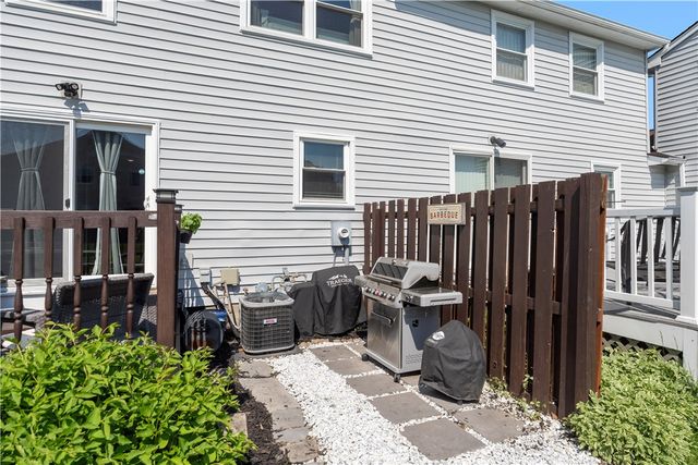6 South Estate Drive, Webster, NY 14580