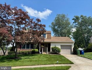 5 EVERINGTON RD, Marlton, NJ 08053