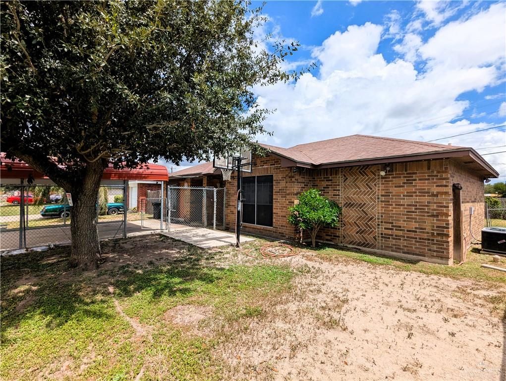 2120 Del Oro Drive, Weslaco, TX 78599