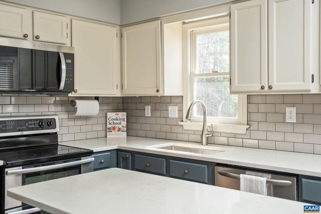 1143 RAINTREE DR, Charlottesville, VA 22901