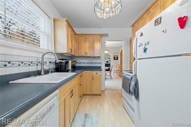 21504 Caledonia Avenue, Hazel Park, MI 48030