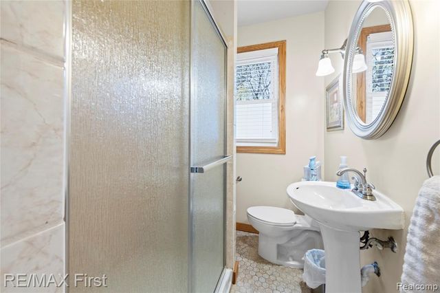 21504 Caledonia Avenue, Hazel Park, MI 48030