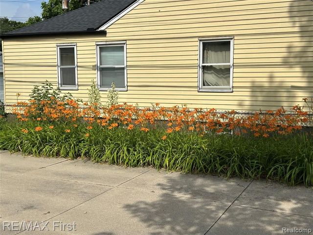 21504 Caledonia Avenue, Hazel Park, MI 48030