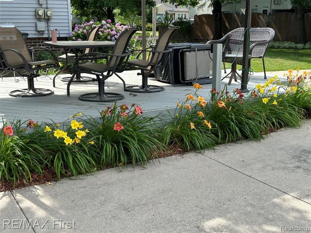 21504 Caledonia Avenue, Hazel Park, MI 48030