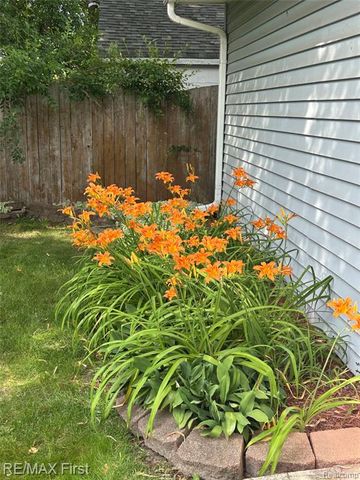 21504 Caledonia Avenue, Hazel Park, MI 48030