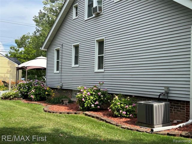 21504 Caledonia Avenue, Hazel Park, MI 48030