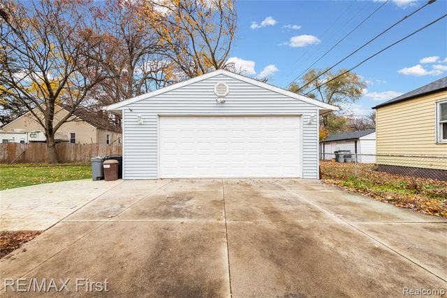 21504 Caledonia Avenue, Hazel Park, MI 48030