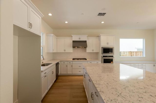 608 Santa Lucia Way, Marina, CA 93933