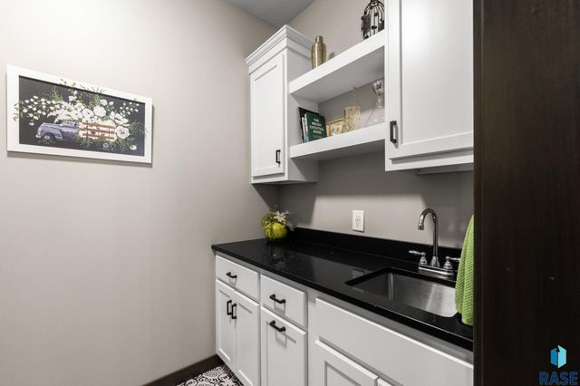 6601 E 33rd St Street, Sioux Falls, SD 57110