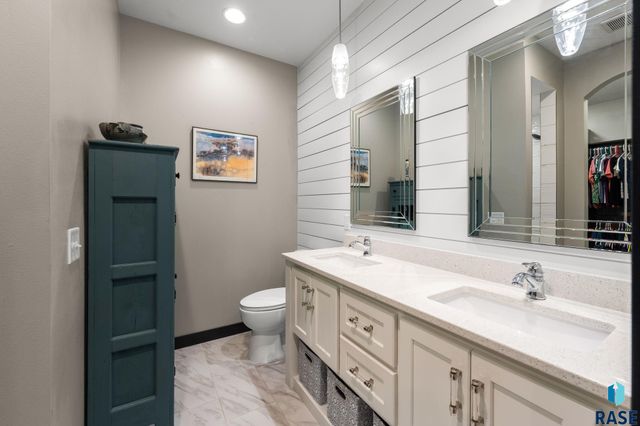 6601 E 33rd St Street, Sioux Falls, SD 57110