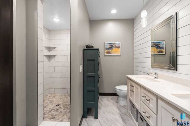 6601 E 33rd St Street, Sioux Falls, SD 57110