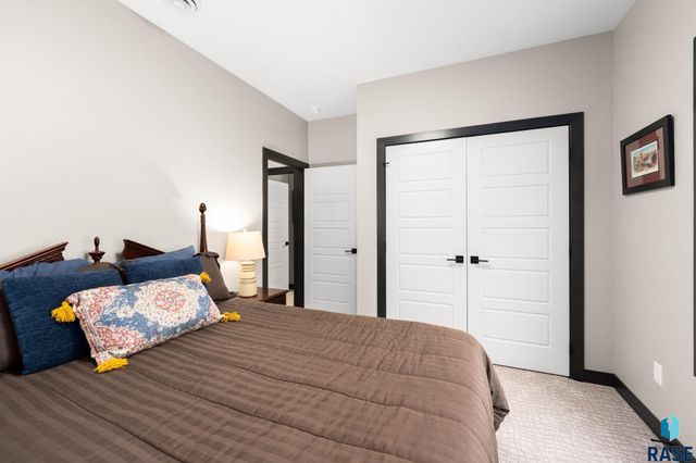 6601 E 33rd St Street, Sioux Falls, SD 57110