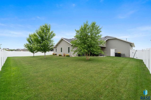 6601 E 33rd St Street, Sioux Falls, SD 57110