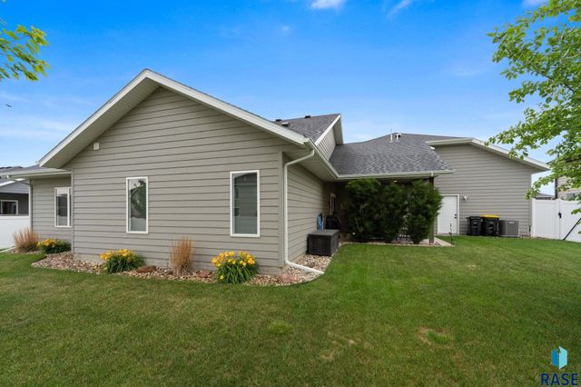 6601 E 33rd St Street, Sioux Falls, SD 57110