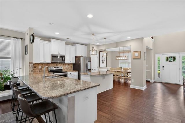 906 Maxine Street, Kernersville, NC 27284