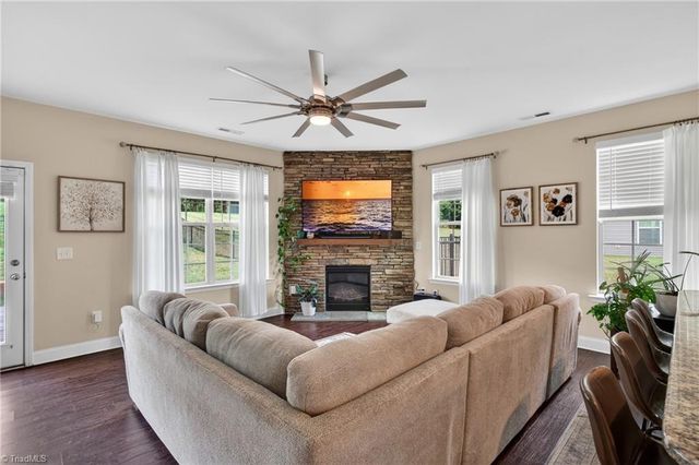 906 Maxine Street, Kernersville, NC 27284