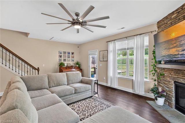906 Maxine Street, Kernersville, NC 27284