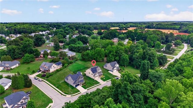906 Maxine Street, Kernersville, NC 27284