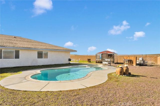 13720 Windward, Helendale, CA 92342