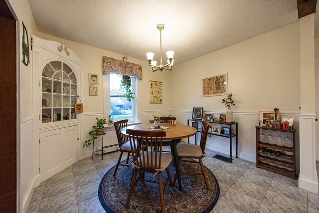 9 Wilson Ln, Chelmsford, MA 01863