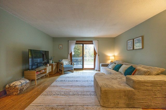 9 Wilson Ln, Chelmsford, MA 01863