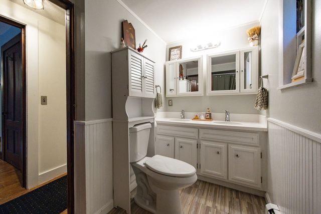 9 Wilson Ln, Chelmsford, MA 01863