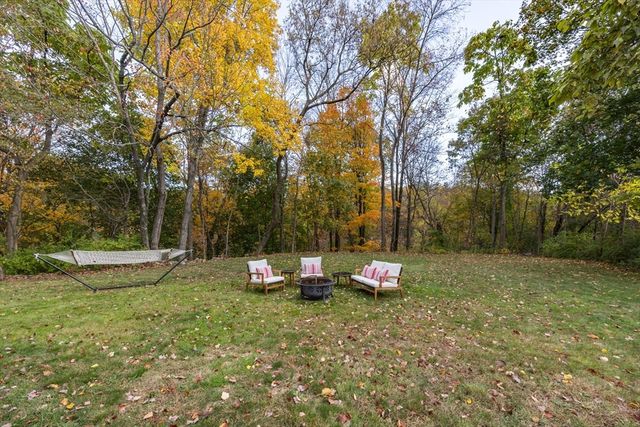 9 Wilson Ln, Chelmsford, MA 01863