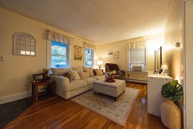 9 Wilson Ln, Chelmsford, MA 01863