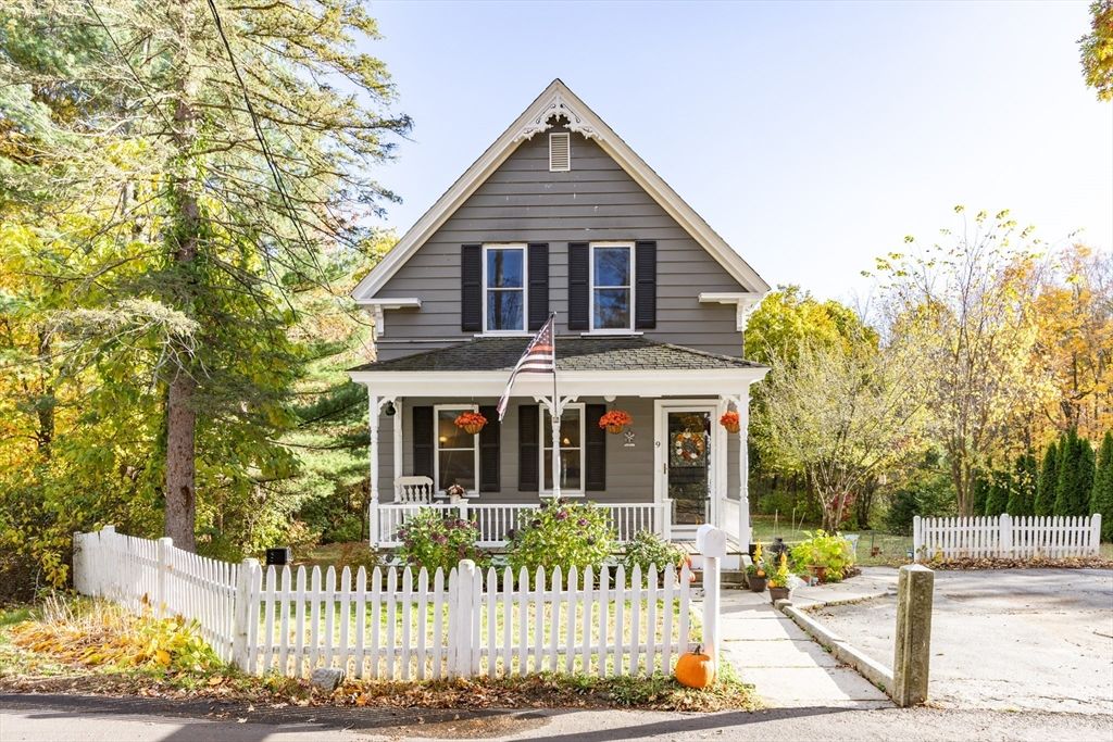 9 Wilson Ln, Chelmsford, MA 01863