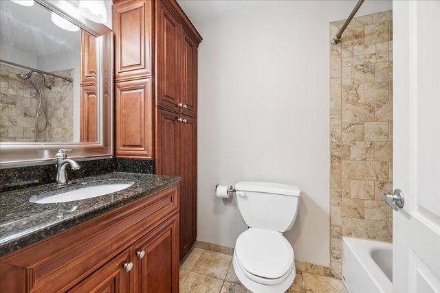 349 Newgate Court C1, Schaumburg, IL 60193
