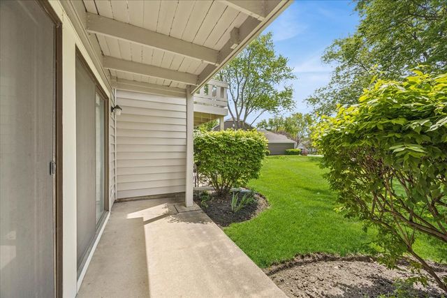 349 Newgate Court C1, Schaumburg, IL 60193