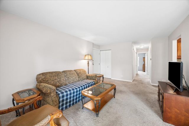 349 Newgate Court C1, Schaumburg, IL 60193