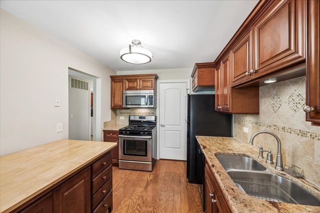 349 Newgate Court C1, Schaumburg, IL 60193