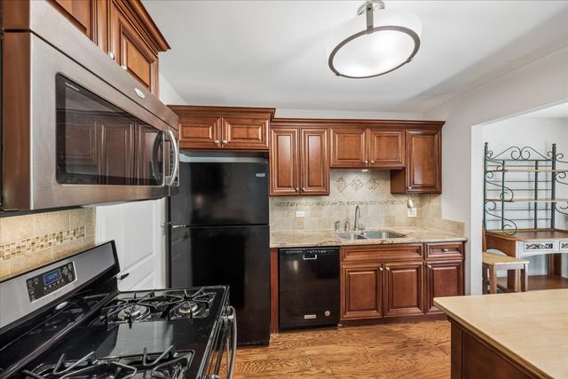 349 Newgate Court C1, Schaumburg, IL 60193