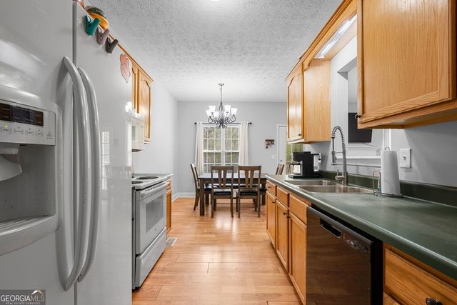 35 S Robin Lane, Newnan, GA 30263