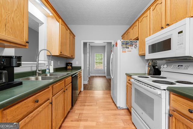 35 S Robin Lane, Newnan, GA 30263