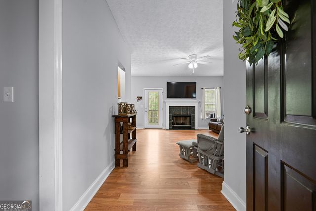 35 S Robin Lane, Newnan, GA 30263