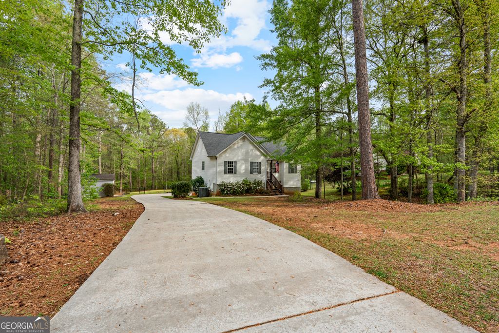 35 S Robin Lane, Newnan, GA 30263