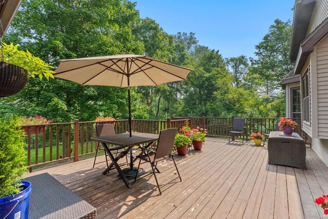 261 Riverwood DRIVE, Mishicot, WI 54228