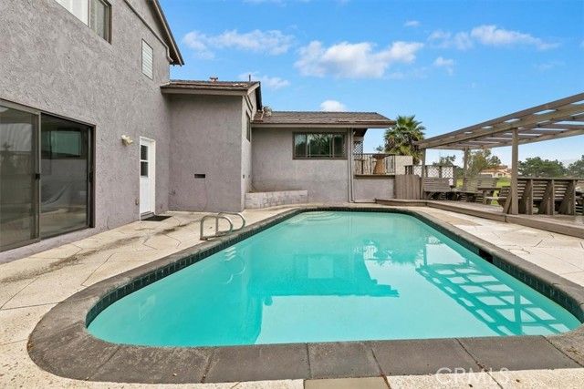 1450 Mariposa Drive, Corona, CA 92879