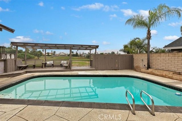 1450 Mariposa Drive, Corona, CA 92879