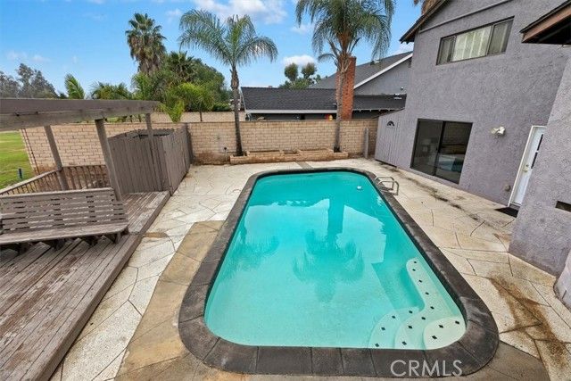 1450 Mariposa Drive, Corona, CA 92879